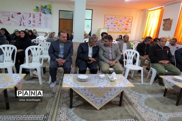 تجلیل از مربیان مدرسه استثنایی نسترن شهرستان بجنورد استان خراسان شمالی