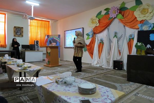 تجلیل از مربیان مدرسه استثنایی نسترن شهرستان بجنورد استان خراسان شمالی