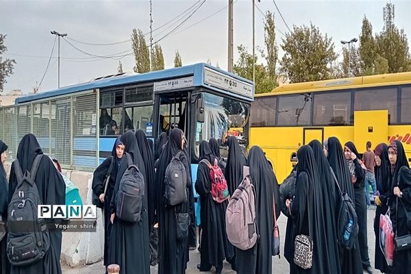 دیدار دانش‌آموزان منتخب سراسر کشور با مقام معظم رهبری