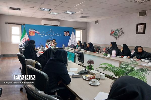 جلسه آشنایی دانش‌آموزان خبرنگار با خبرنویسی