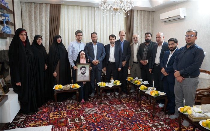 دیدار وزیر آموزش و پرورش با خانواده شهید سامانی