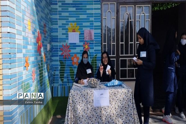 برگزاری انتخابات شورای دانش‌آموزی درهنرستان رازی