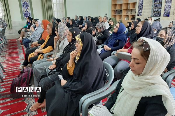 برگزاری اولین جلسه آموزش خانواده در دبیرستان پویش ناحیه ۳ شیراز