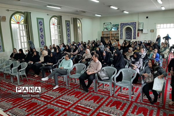 برگزاری اولین جلسه آموزش خانواده در دبیرستان پویش ناحیه ۳ شیراز