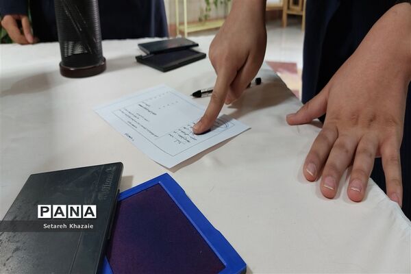 برگزاری بیست و ششمین دوره انتخابات شورای دانش‌آموزی در دبیرستان غیابی