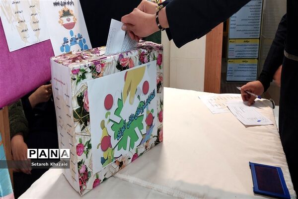 برگزاری بیست و ششمین دوره انتخابات شورای دانش‌آموزی در دبیرستان غیابی