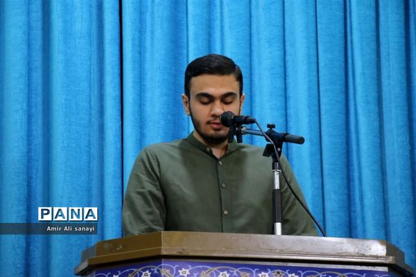 برپایی نماز جمعه در آستانه فرارسیدن روز دانش‌آموز