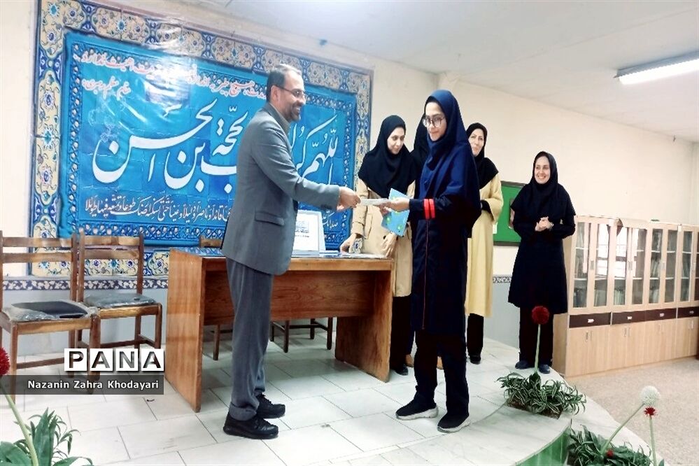 تجلیل از دانش‌آموزان رتبه برتر حوزه ادبی شهرستان ملارد