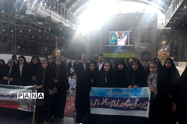 حضور دانش‌آموزان ناحیه دو ری در نماز جمعه