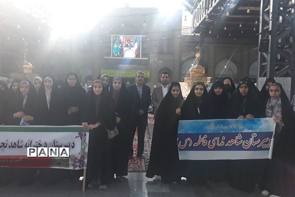 حضور دانش‌آموزان ناحیه دو ری در نماز جمعه