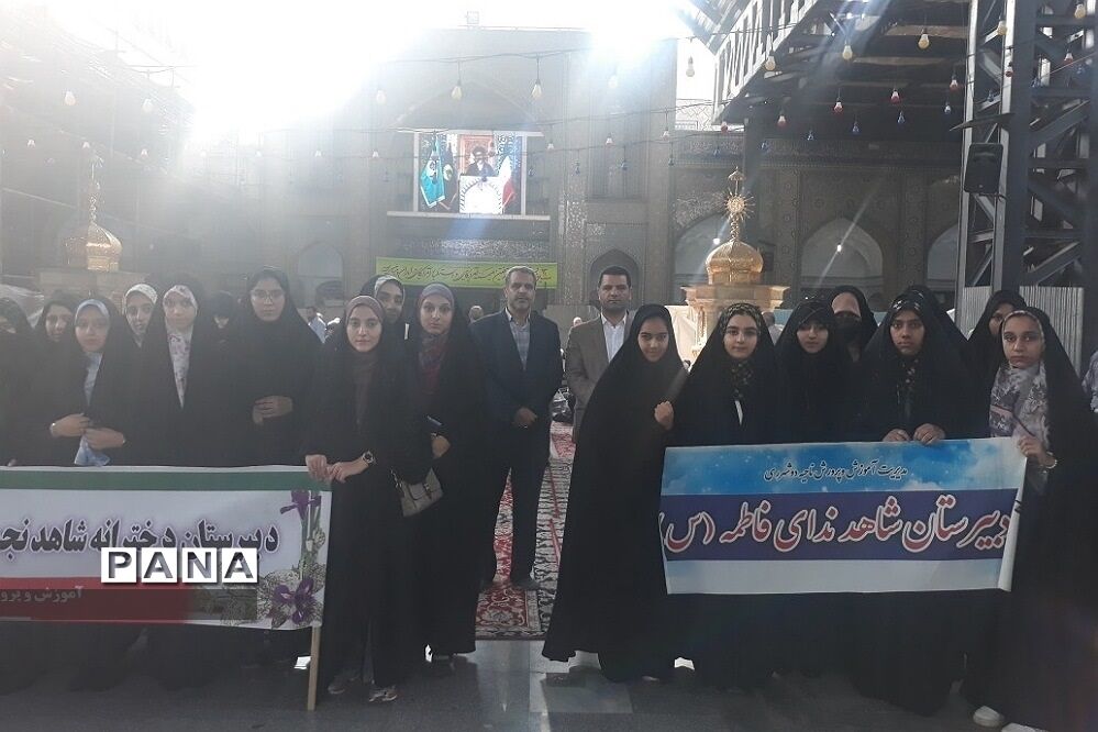 حضور دانش‌آموزان ناحیه دو ری در نماز جمعه