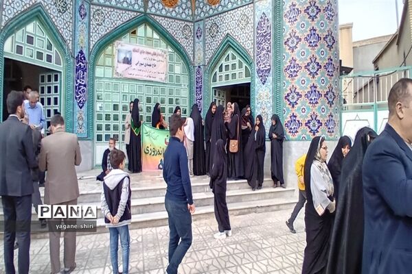 شرکت دانش‌آموزان شهرستان مانه وسملقان درنمازعبادی وسیاسی جمعه