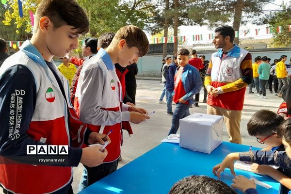انتخابات کانون دانش‌آموزی هلال احمر درمدارس شهرستان مانه وسملقان