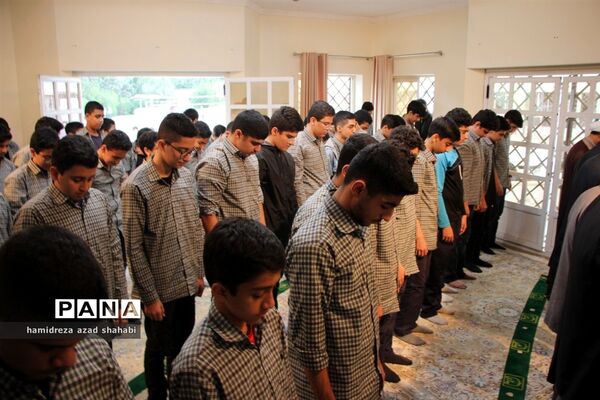 نشست نماینده ولی فقیه در مازندران با دانش‌آموزان دبیرستان سمپاد ساری