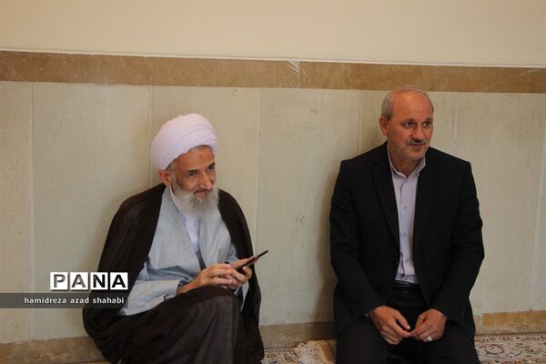 نشست نماینده ولی فقیه در مازندران با دانش‌آموزان دبیرستان سمپاد ساری