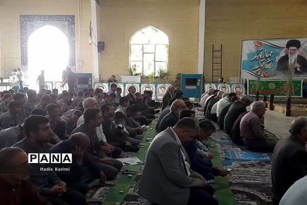 حضور پرشور دانش‌آموزان کوهچناری در نماز جمعه