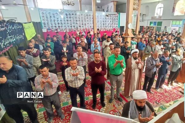 حضور پرشور فرهنگیان و دانش‌آموزان شهرستان بام و صفی آباد در نماز جمعه
