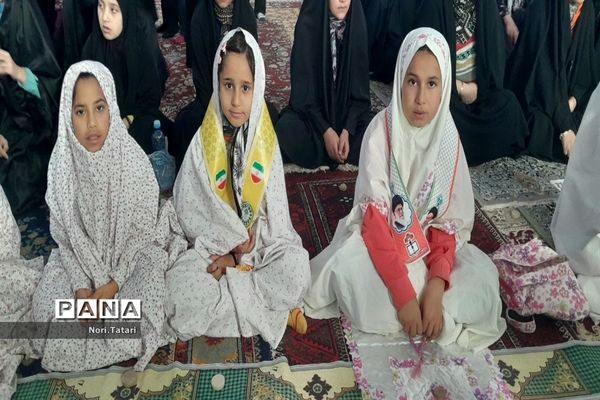 حضور پرشور فرهنگیان و دانش‌آموزان شهرستان بام و صفی آباد در نماز جمعه