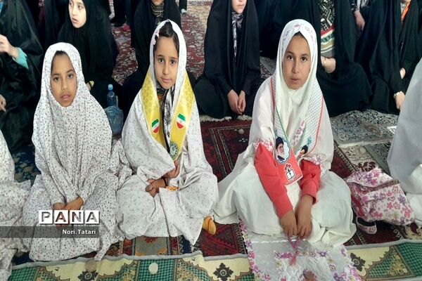 حضور پرشور فرهنگیان و دانش‌آموزان شهرستان بام و صفی آباد در نماز جمعه