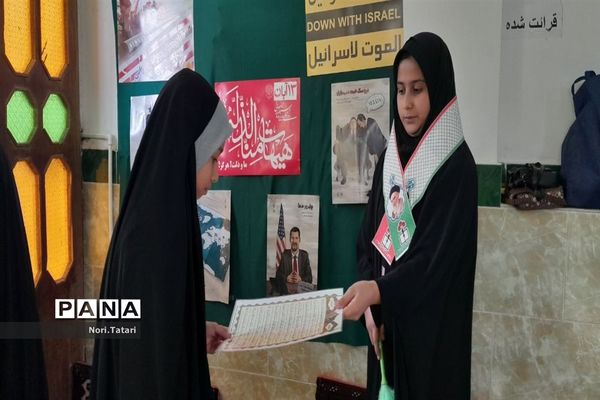 حضور پرشور فرهنگیان و دانش‌آموزان شهرستان بام و صفی آباد در نماز جمعه