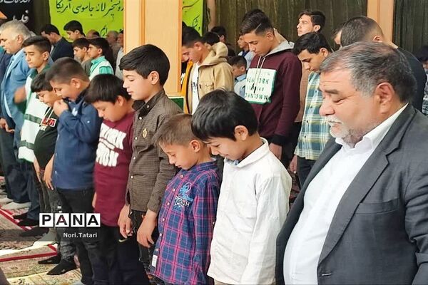 حضور پرشور فرهنگیان و دانش‌آموزان شهرستان بام و صفی آباد در نماز جمعه