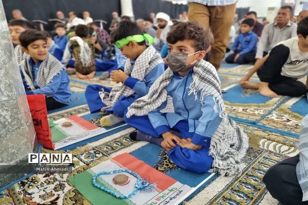 حضور پر شور دانش‌آموزان در نماز جمعه پارسیان
