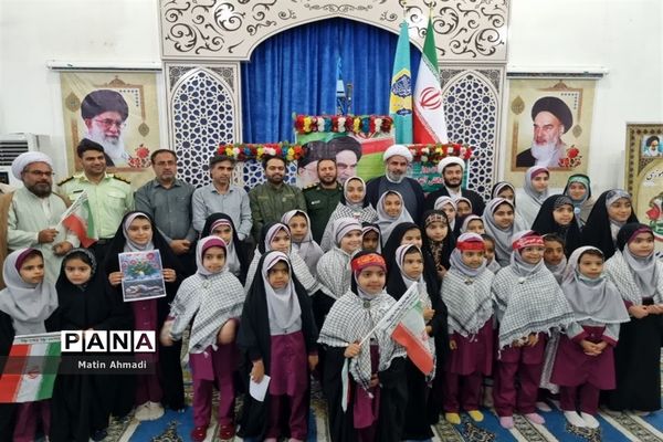 حضور پر شور دانش‌آموزان در نماز جمعه پارسیان