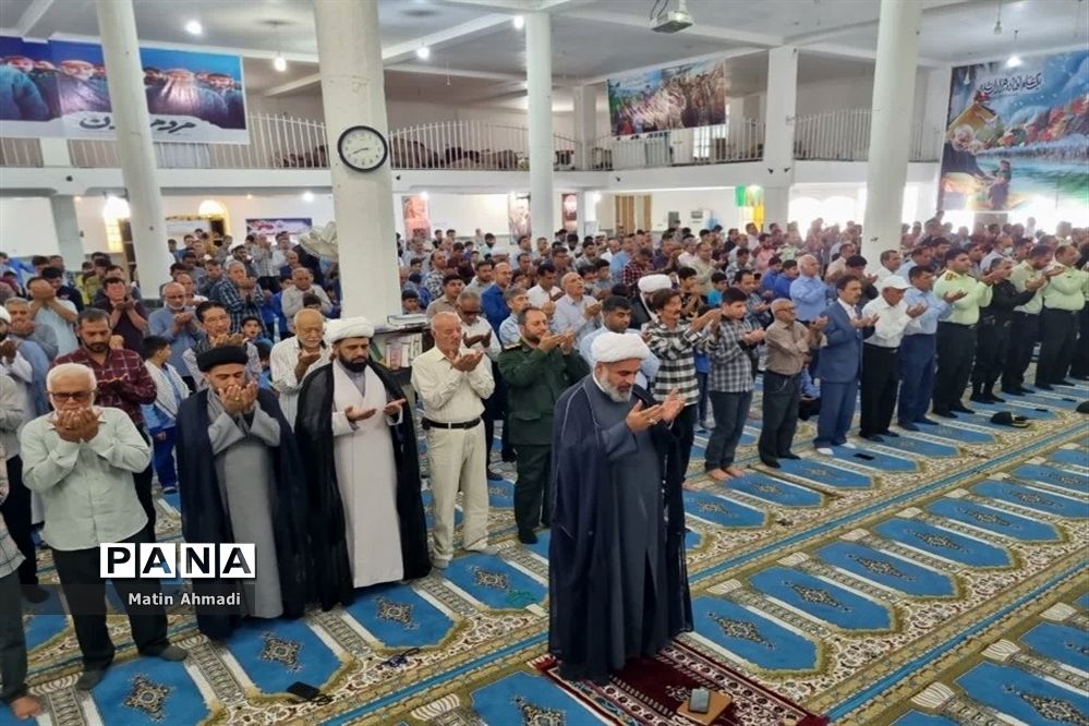 حضور پر شور دانش‌آموزان در نماز جمعه پارسیان