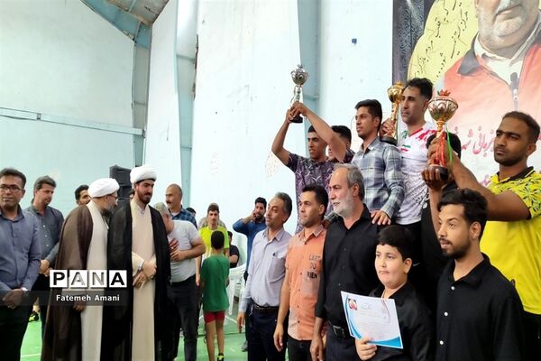 رقابت های کشتی آزاد چند جانبه به میزبانی شهرستان حاجی آباد