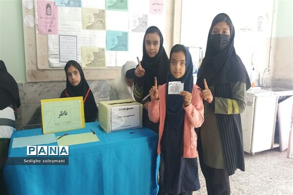 برگزاری انتخابات شورای دانش‌آموزی در مدرسه شهید خاقانی شهرستان شیروان