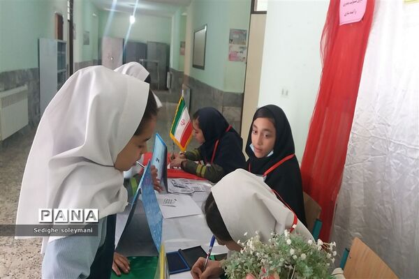 برگزاری انتخابات شورای دانش‌آموزی در مدرسه شهید خاقانی شهرستان شیروان