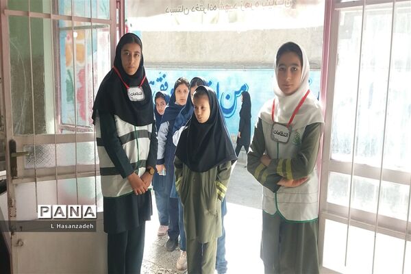 برگزاری انتخابات شورای دانش‌آموزی در مدرسه شهید خاقانی شهرستان شیروان