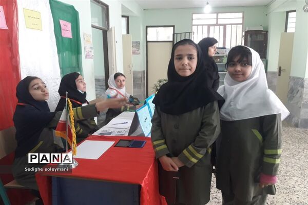 برگزاری انتخابات شورای دانش‌آموزی در مدرسه شهید خاقانی شهرستان شیروان