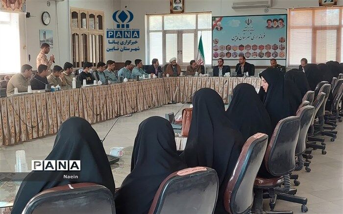دیدار صمیمی فرماندهان واحدهای بسیج دانش‌آموزی با فرماندار نایین