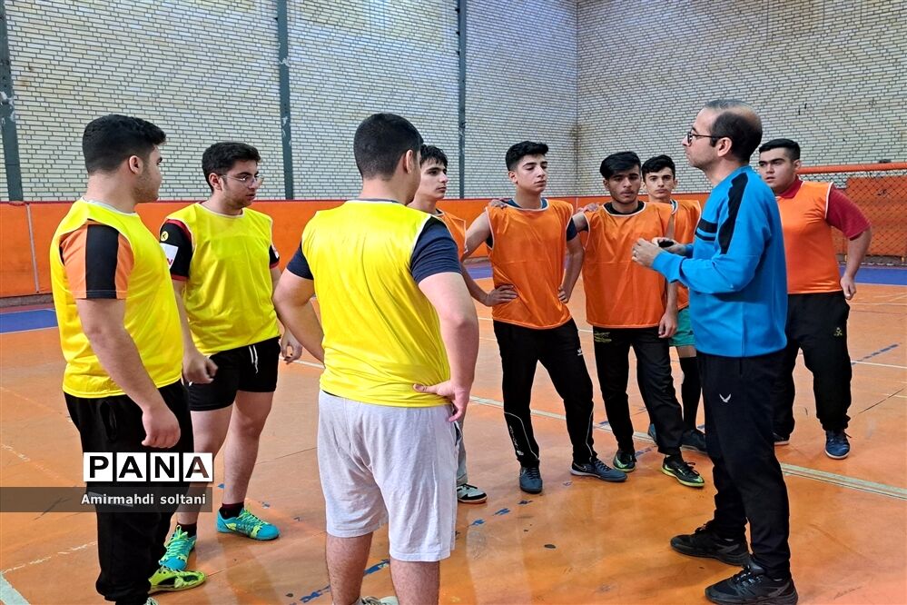 مسابقات فوتسال به‌مناسبت روز دانش‌آموز
