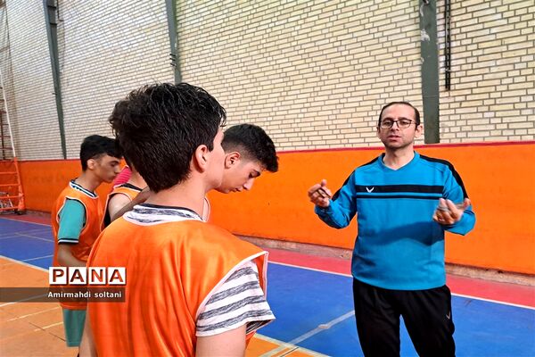 مسابقات فوتسال به‌مناسبت روز دانش‌آموز