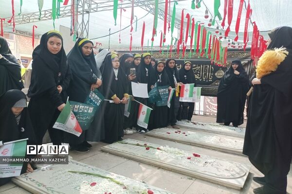مراسم بزرگداشت یاد شهیدان دانش‌آموز حرم مطهر احمدبن موسی (ع)