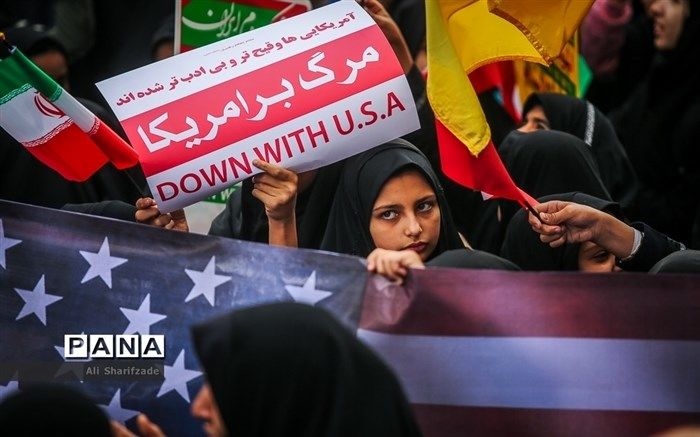 حضور حماسی مردم در یوم الله ۱۳ آبان