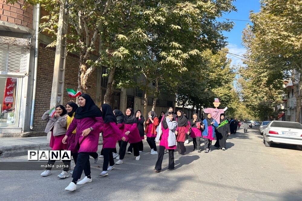 راهپیمایی ۱۳ آبان دانش‌آموزان آموزشگاه شاهد جنت شهرستان  مانه و سملقان