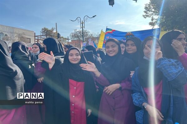 راهپیمایی ۱۳ آبان دانش‌آموزان آموزشگاه شاهد جنت شهرستان  مانه و سملقان