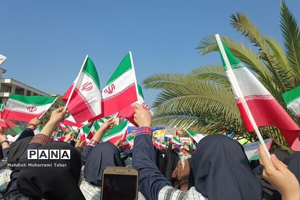 حضور پرشور دانش‌آموزان شیرازی در یوم الله ۱۳ آبان