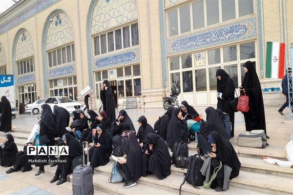 دیدار دانش‌آموزان استان مرکزی با مقام معظم رهبری