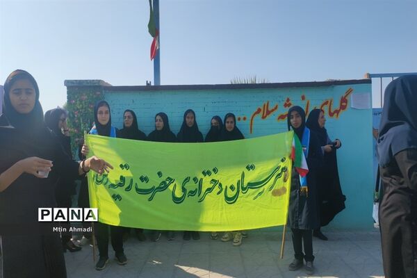 مشت محکم دانش‌آموزان بر دهان استکبار