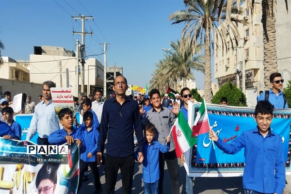 مشت محکم دانش‌آموزان بر دهان استکبار