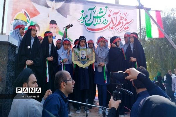 مشت محکم دانش‌آموزان بر دهان استکبار