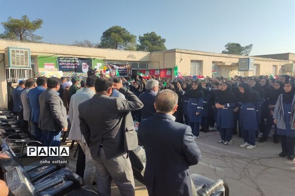 نواخته شدن زنگ استکبار‌ستیزی در مدارس شهرستان سروستان