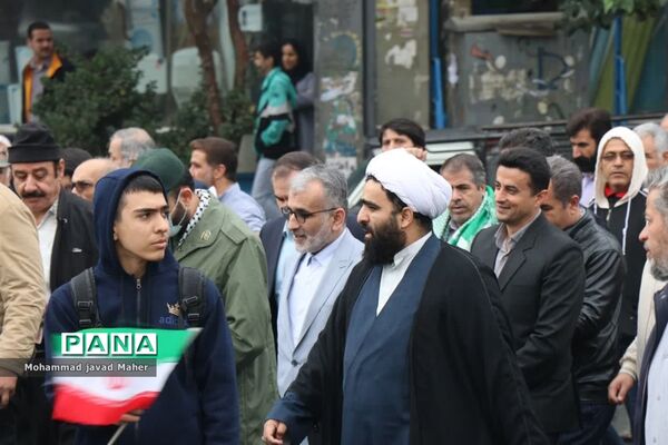 حضور مردم شهر قدس در راهپیمایی ۱۳ آبان