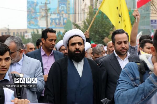 حضور مردم شهر قدس در راهپیمایی ۱۳ آبان