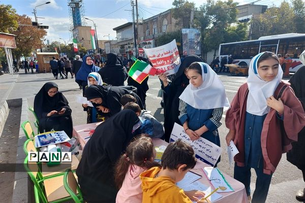 غرفه سازمان دانش‌آموزی در راهپیمایی 13آبان