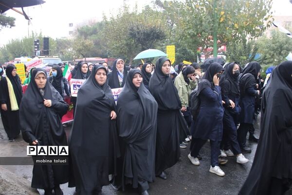 راهپیمایی روز دانش‌آموز در ناحیه یک بهارستان